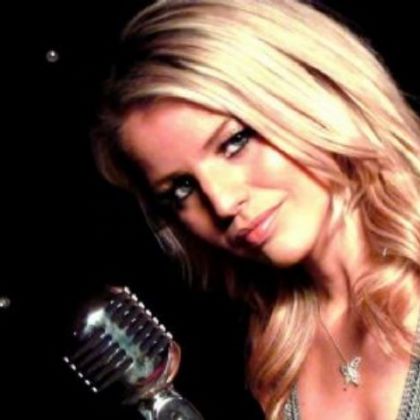 Natalie M Live Lounge